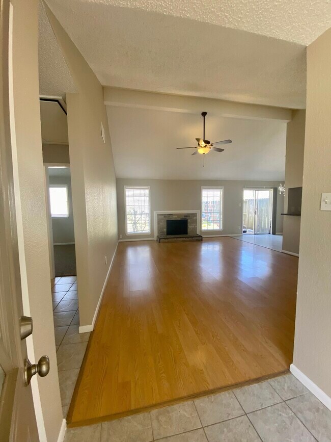 Building Photo - 4015 Kitchen Hill Ln