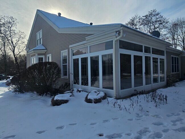 Trasero - 359 Main St