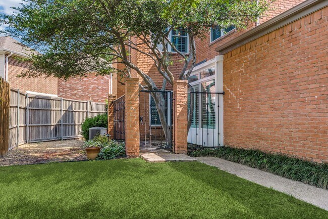 Building Photo - 5731 Remington Park Dr