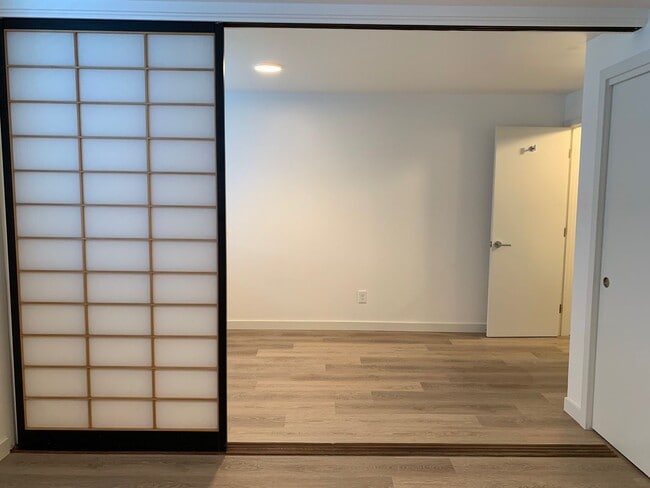 Interior Photo - Val Anne