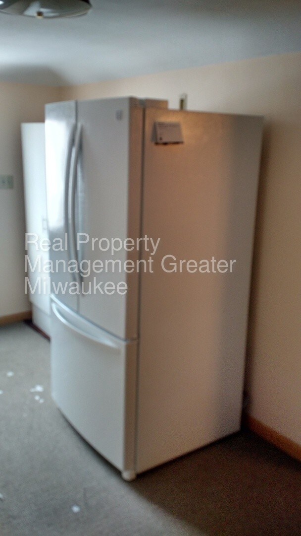 Building Photo - One Bedroom Upper with Heat & Water Included