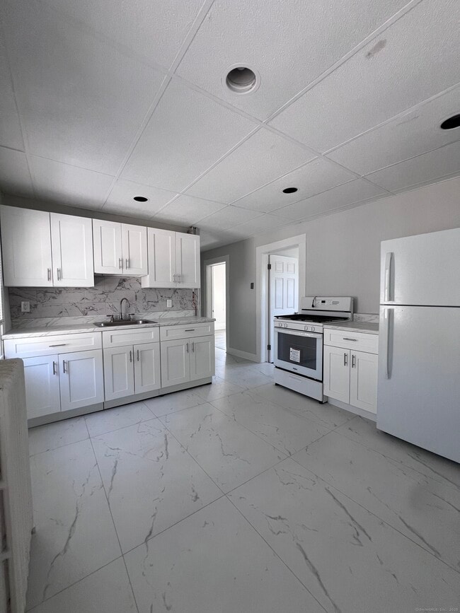 Building Photo - 81 Jetland St