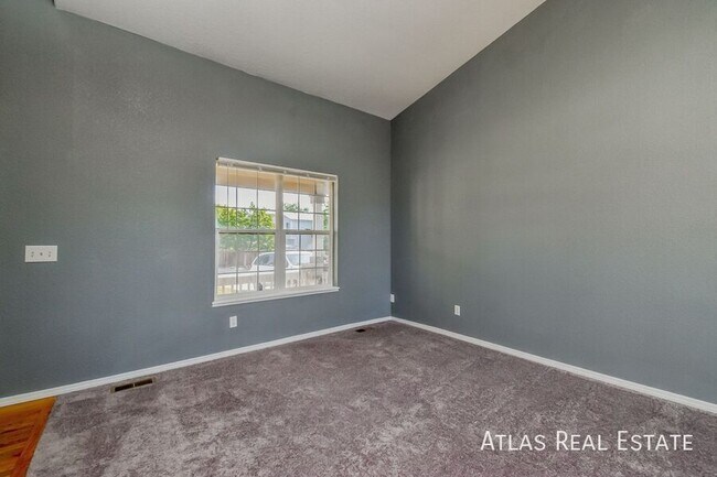 Building Photo - 3340 Cowhand Dr