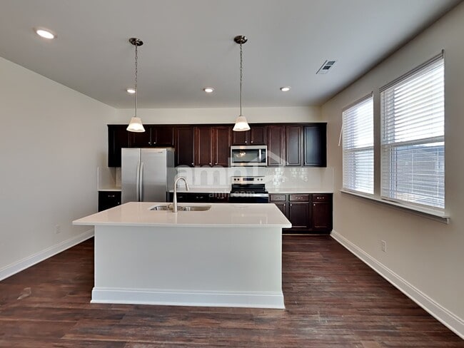 Building Photo - 123 Marin Dr