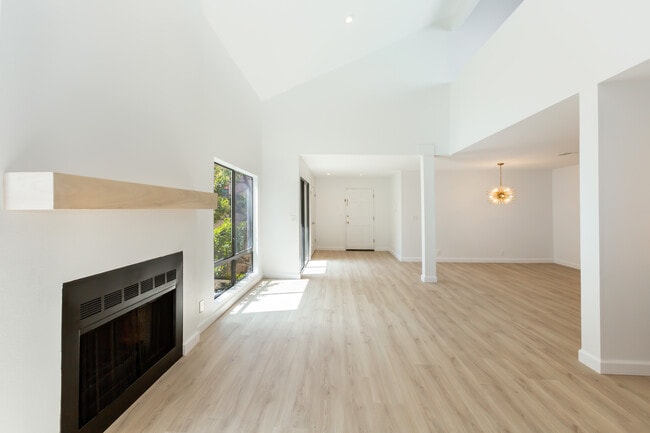 Building Photo - 1738 S Bentley Ave