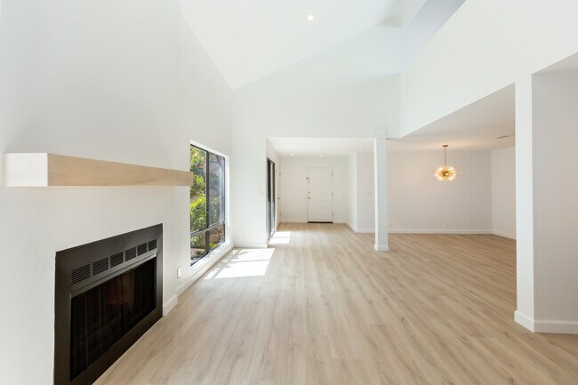 Foto del edificio - 1738 S Bentley Ave
