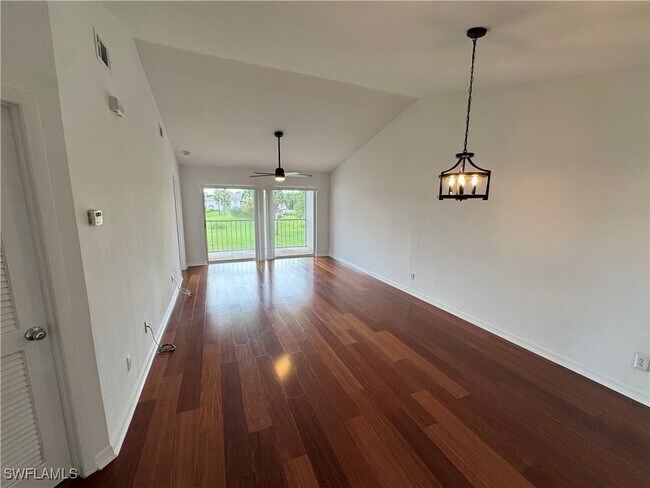 Foto del edificio - 1490 Churchill Cir