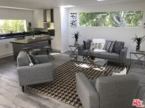 Building Photo - 516 N San Vicente Blvd