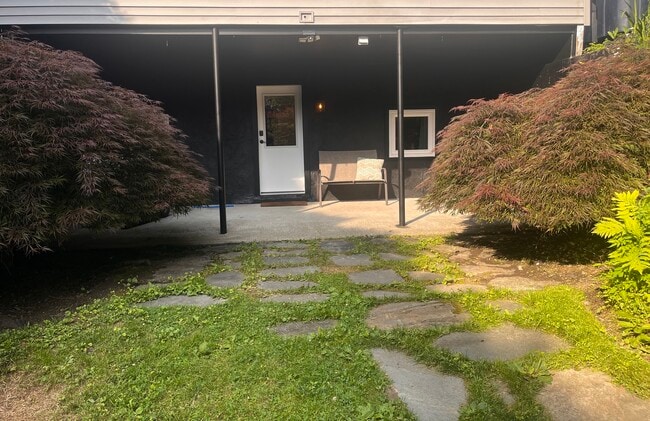 Building Photo - 266 Malletts Bay Ave