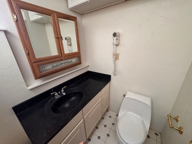 Foto del edificio - Charming 2 Bed, 1 Bath Carriage House in Historic Golfview