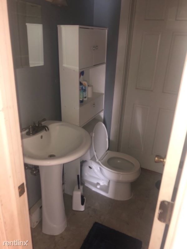 Foto del edificio - 3 br, 1 bath House - 8 Willow Ln
