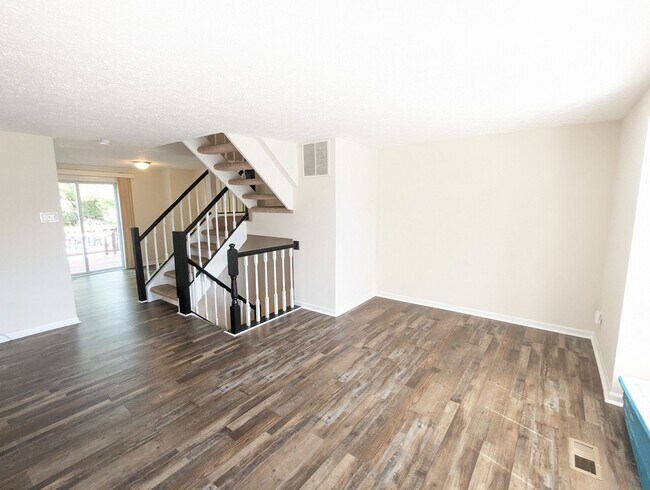 Foto del edificio - 3 level townhouse in established Frederick neighborhood available now!