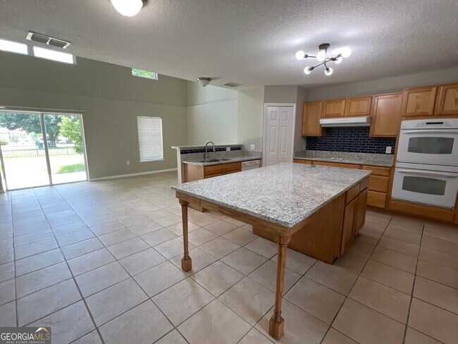 Building Photo - 405 Brooklet Cir