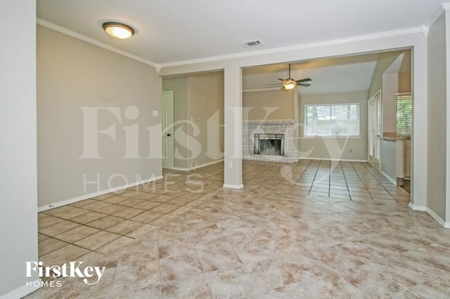 Foto del edificio - 405 Lone Oak Cir