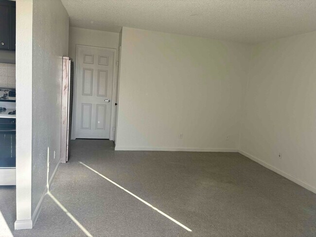 Building Photo - 1530 Edgar Ave