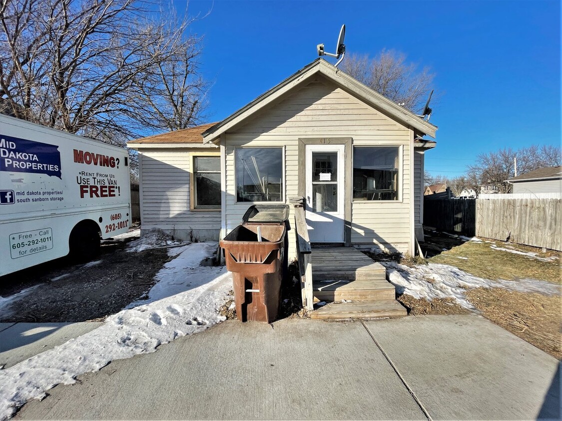 Foto principal - 415 N Sanborn- 3 bedroom house