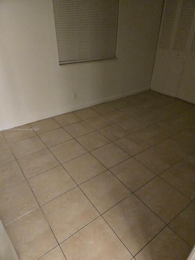 Foto del edificio - 5802 NW 21st St