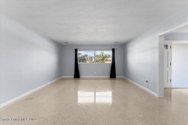 Building Photo - 215 Marion St