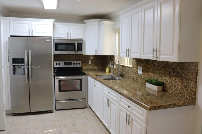 Building Photo - 1250 SE 31st Ct