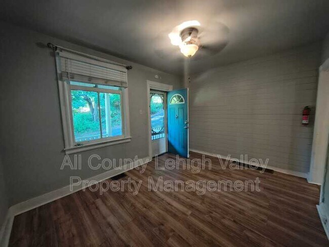 Foto del edificio - 934 Vernon St