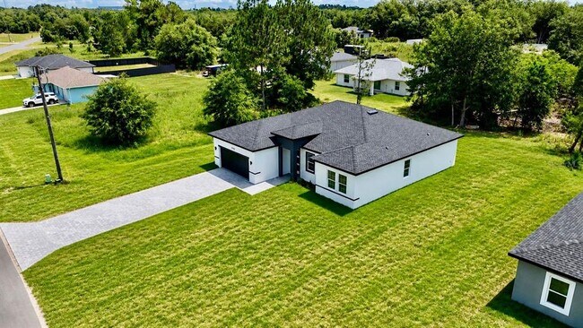 Building Photo - 15775 SW 59th Avenue Rd