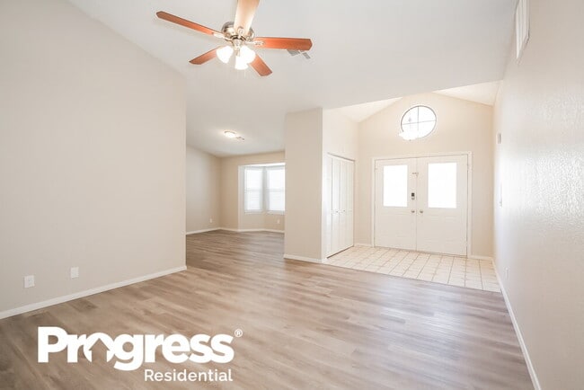 Building Photo - 4916 Rancho Bernardo Way