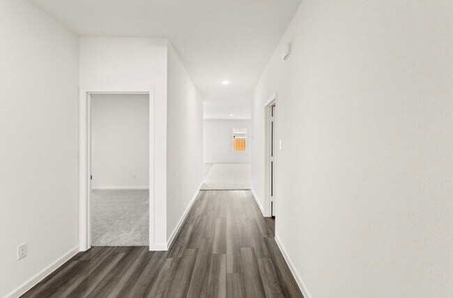Foto del edificio - 10308 Holy Cross Ln