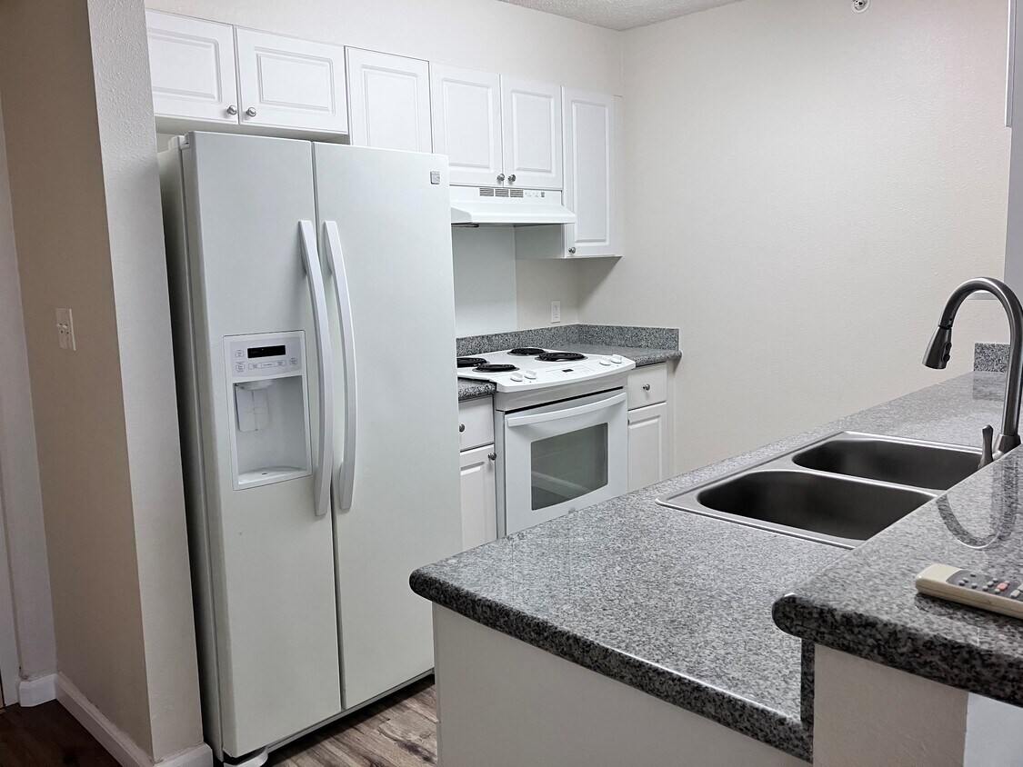 Full Kitchen - 801 South St