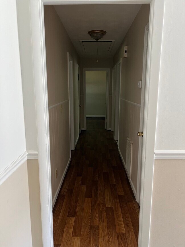 Building Photo - 108 Longview Heights