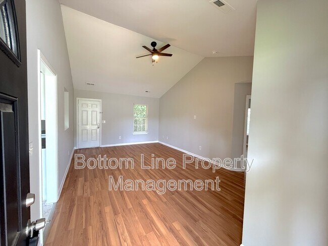 Foto del edificio - 5503 Windy Valley Dr