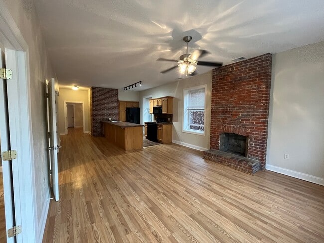 Interior Photo - Stratford 217