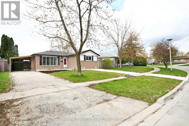 Building Photo - 156 Folkstone Crescent