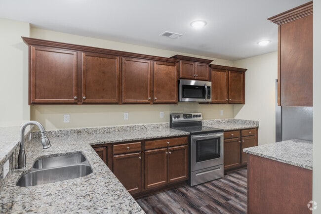 2BR, 2BA - 1,072SF - Kitchen - Sandridge Living