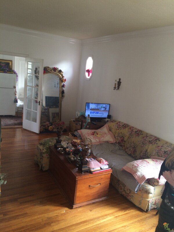 Foto del edificio - 2582 1/2 Beachwood Dr