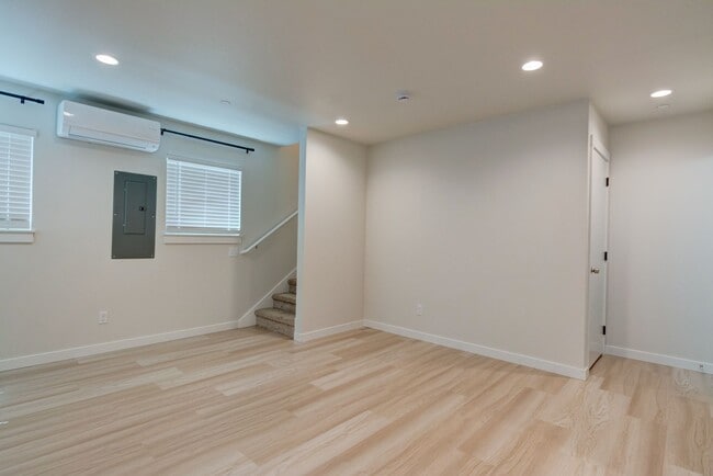 Building Photo - 2 Bedroom Luxury New Construction Cottage - Standalone Alone Home - Location Location Location