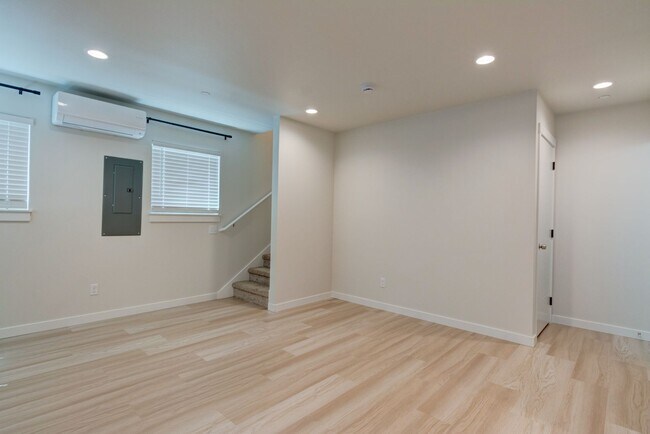 Foto del edificio - 2 Bedroom Luxury New Construction Cottage - Standalone Alone Home - Location Location Location