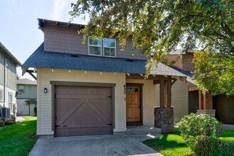 Building Photo - 433 NE Irving Ave
