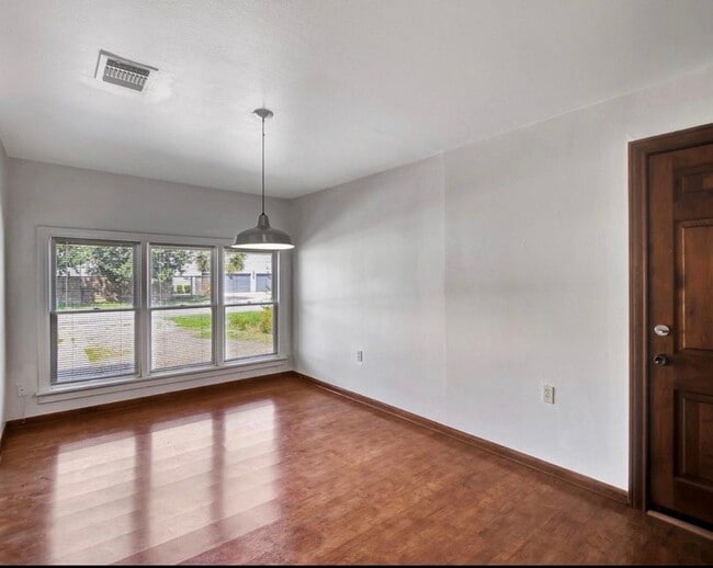 Building Photo - 2044 Thonig Rd