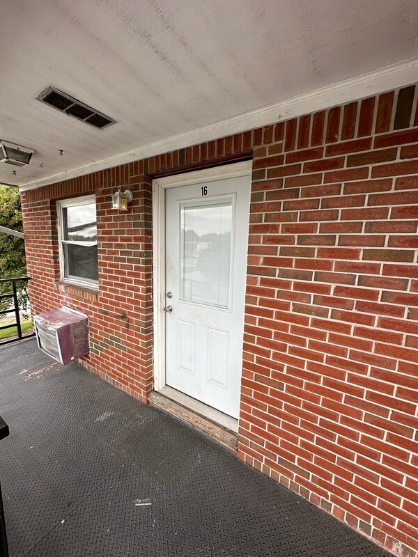 Building Photo - 1810 Speedy Ave