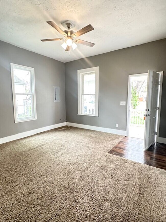 Foto del edificio - RECENTLY REMODELED 1 BEDROOM 1 BATH - COZY...