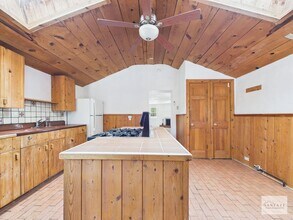 Building Photo - 932 Lopez Ln