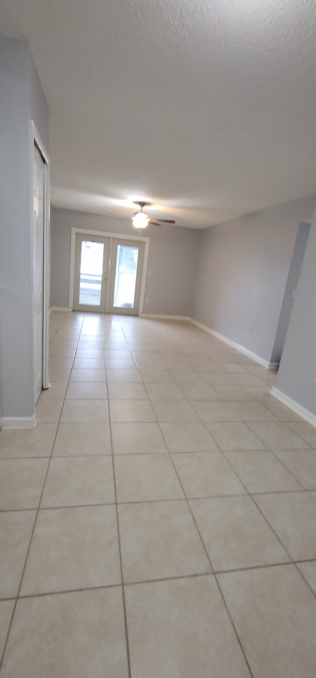 Foto del edificio - 906 Lake Destiny Rd