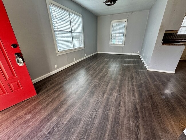 Foto del edificio - 719 Small St