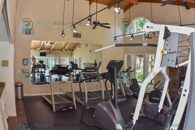 Foto del edificio - 1/2 Month Free!! Indulge in comfortable living at Wood Chase Condos!
