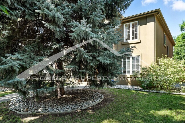 Building Photo - Luxury Meets Location – Impeccable 5BR Hom...
