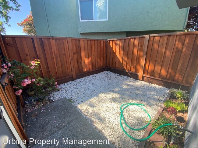 Building Photo - 3 br, 1.5 bath House - 766 Racquet Club