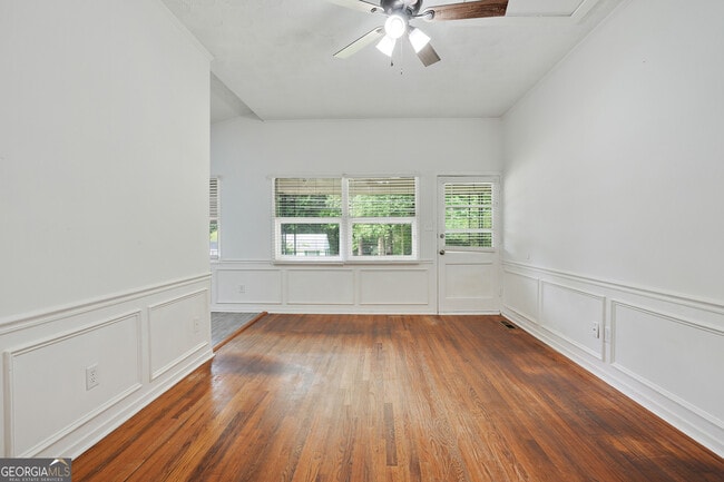 Building Photo - 148 Lake Dr