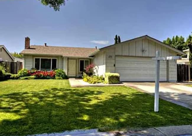 Building Photo - Charming 3-Bedroom Home with Pool in Fremo...