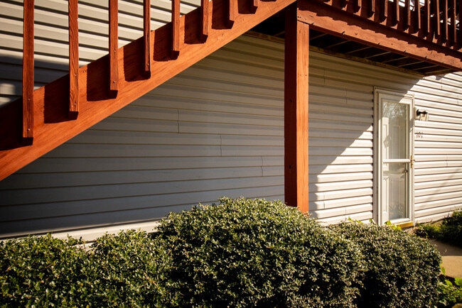 Building Photo - 500 Barberton Dr