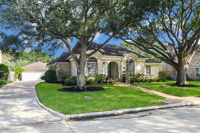 Foto del edificio - 341 Fox Briar Ln